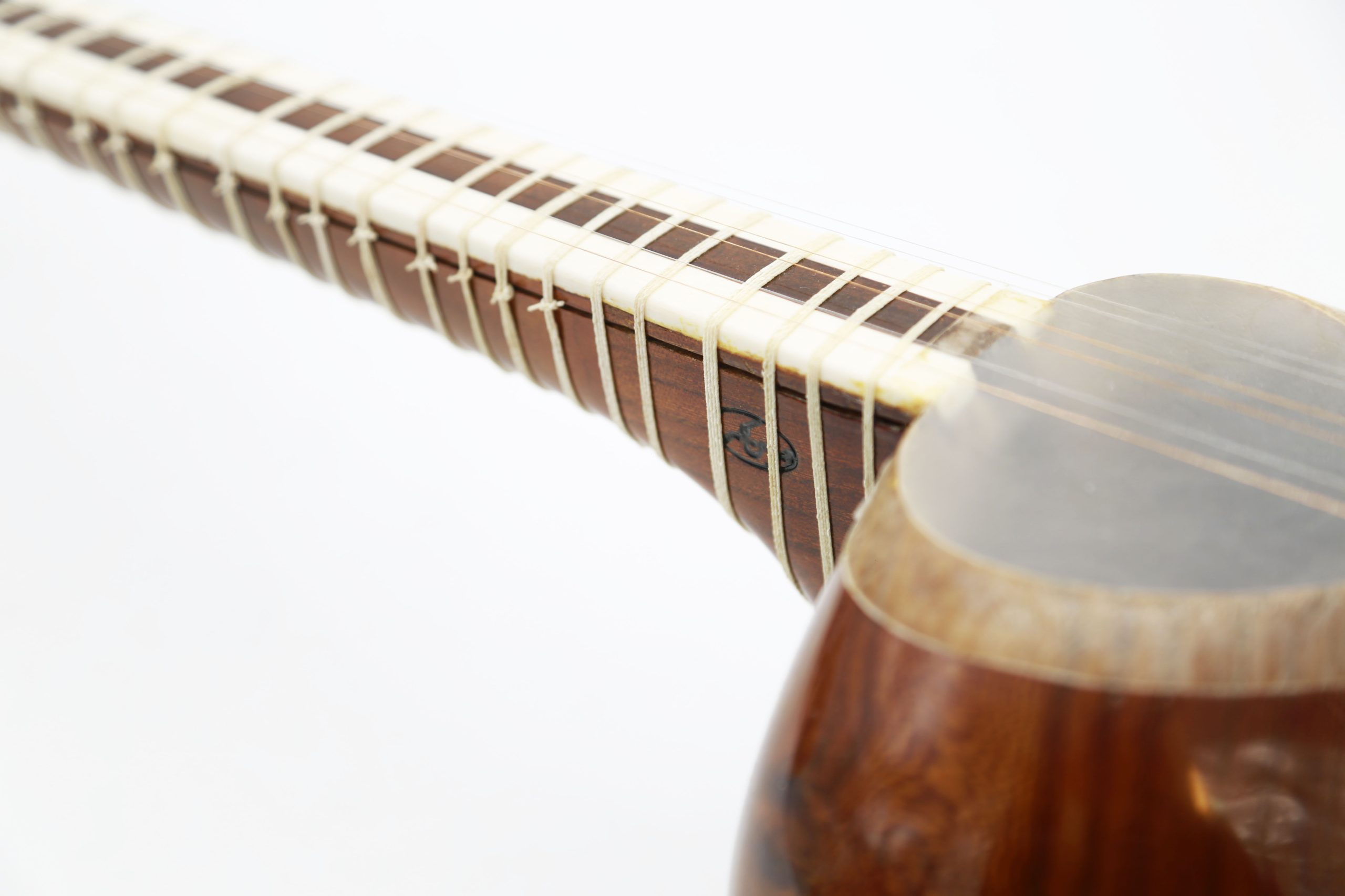 تار مهران کلهر دو مهر کاسه توت دسته گردو سایز 4/4 - تصویر 2